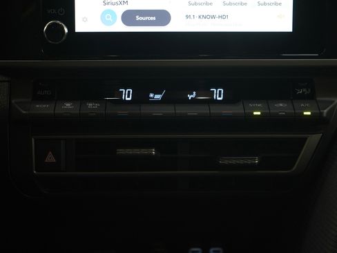 Used 2025 Toyota Camry SE image 16