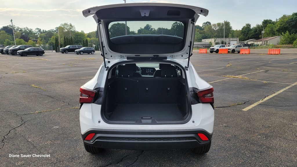 New 2026 Chevrolet Trax LS w/ LS Convenience Package FWD image 11