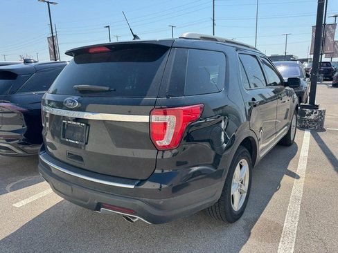 Used 2018 Ford Explorer XLT w/ Equipment Group 202A FWD image 3