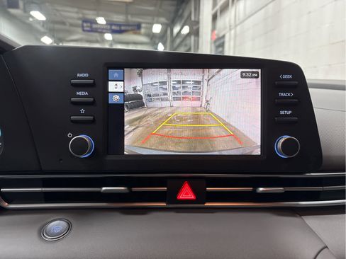 Used 2025 Hyundai Elantra Sport image 16