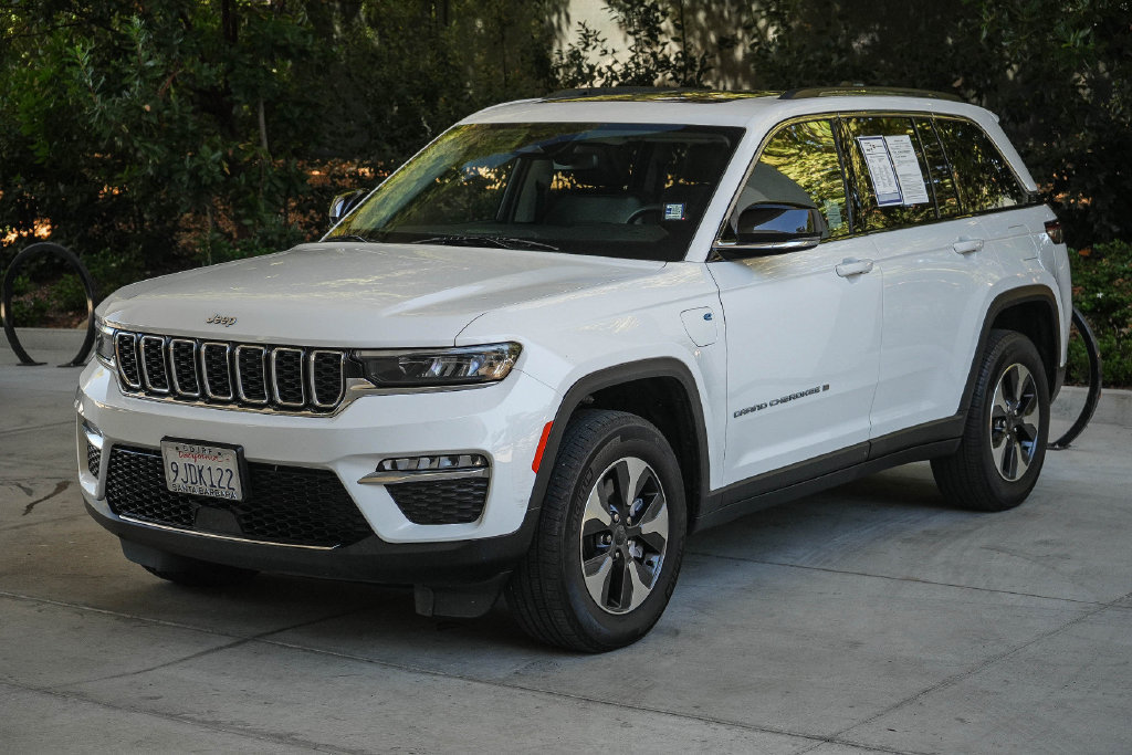 Used 2023 Jeep Grand Cherokee 4WD 4xe image 3