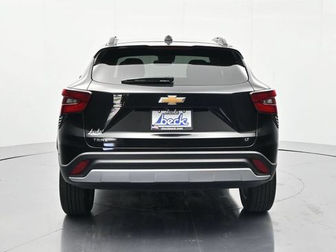 Certified 2025 Chevrolet Trax LT w/ LT Convenience Package FWD image 6