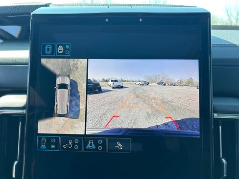 Used 2025 GMC Yukon XL Denali w/ Sun & Power Step Package image 6