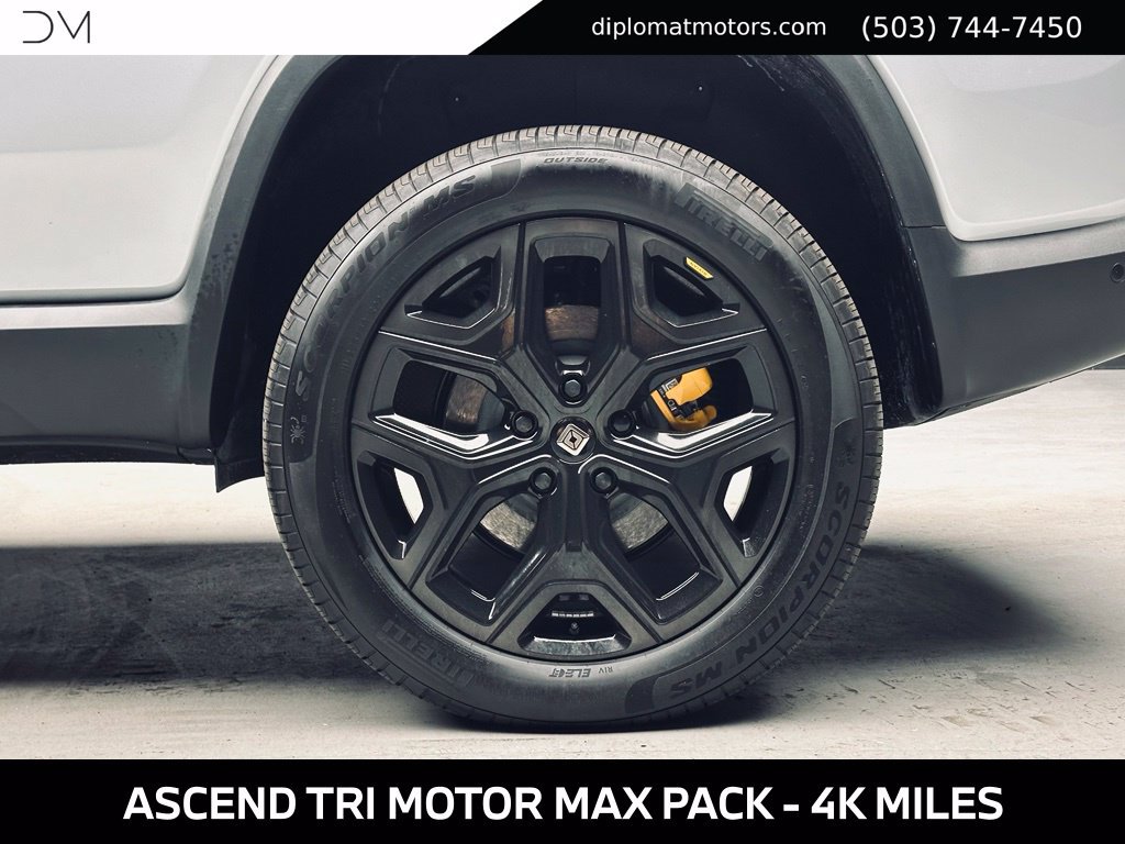 Used 2025 Rivian R1S Premium Dual AWD/4WD image 39