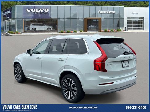 Used 2022 Volvo XC90 T5 Momentum w/ Climate Package AWD/4WD image 4
