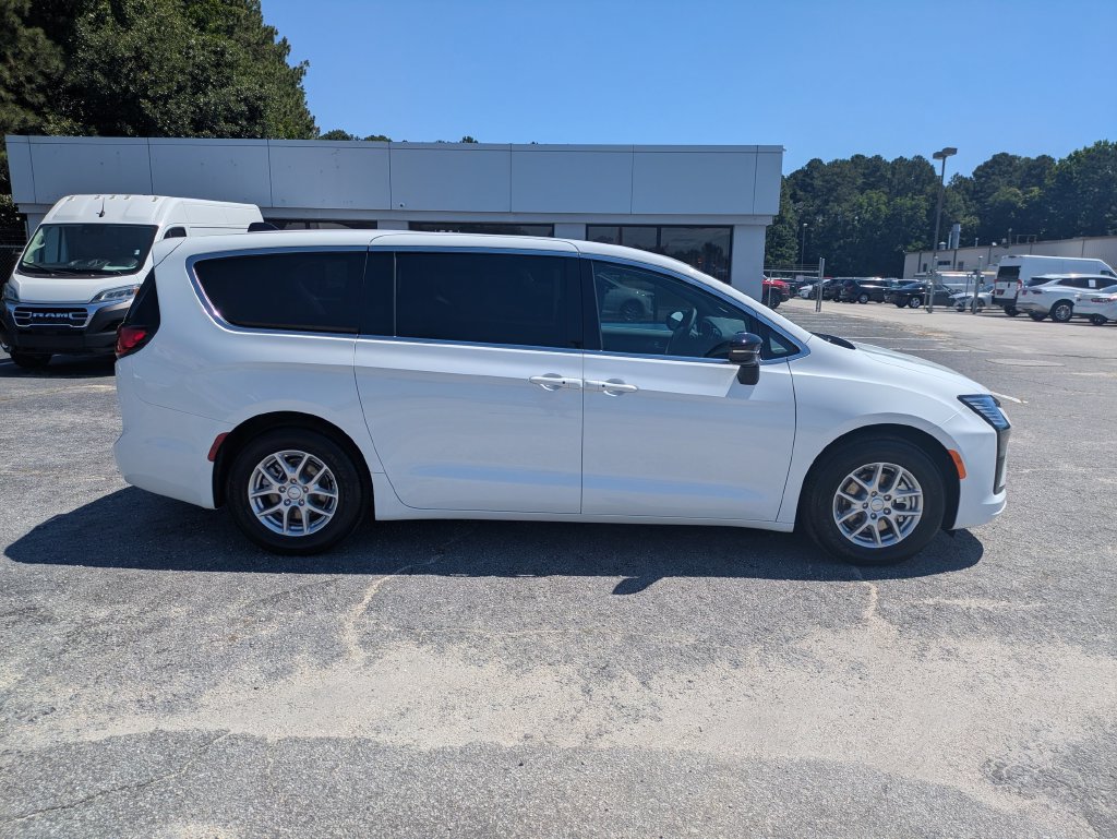 New 2027 Chrysler Pacifica Select w/ Family Tech Group FWD image 8
