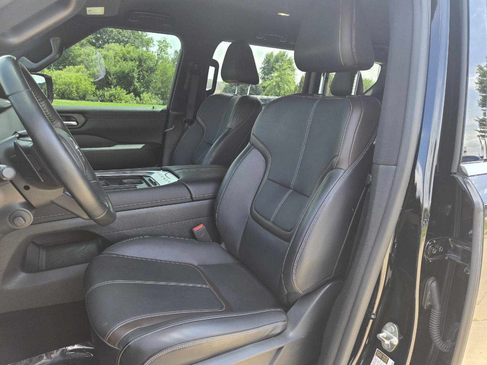 Used 2025 Nissan Armada SL w/ Captain's Chari Seat Package AWD/4WD image 13