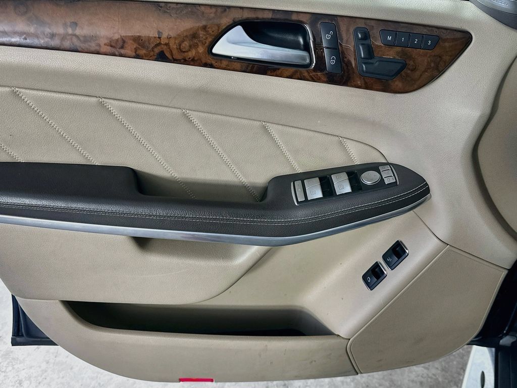 Used 2014 Mercedes-Benz GL 550 4MATIC image 24