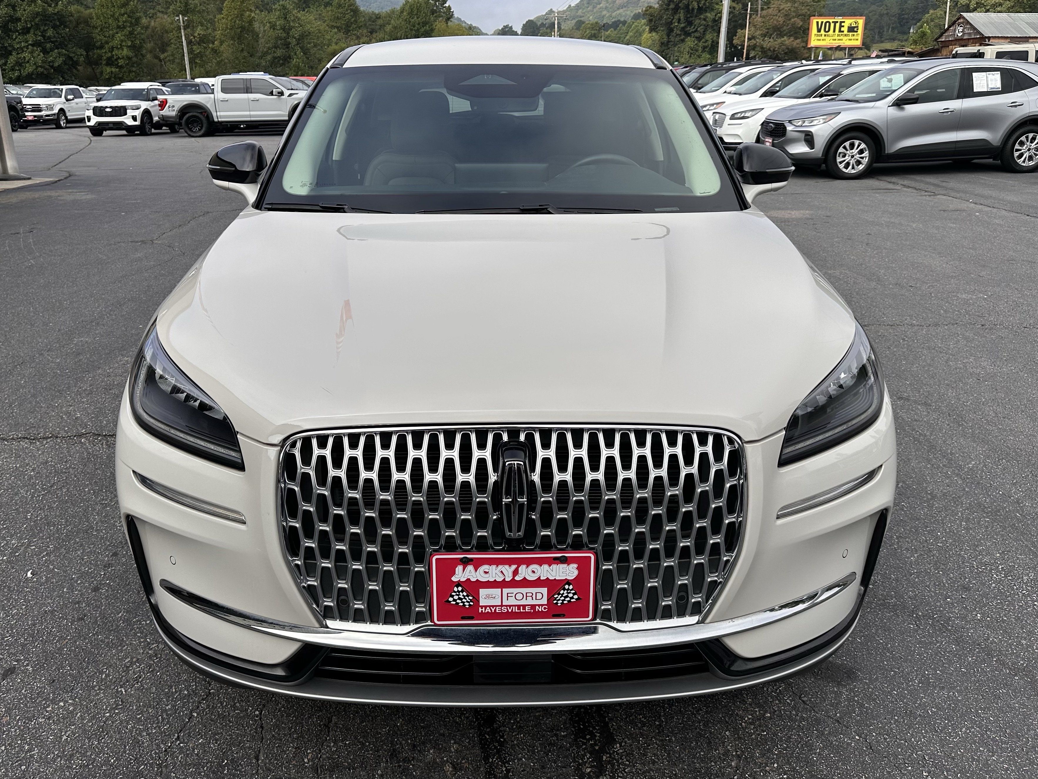 Used 2024 Lincoln Corsair AWD w/ Equipment Group 101A image 3