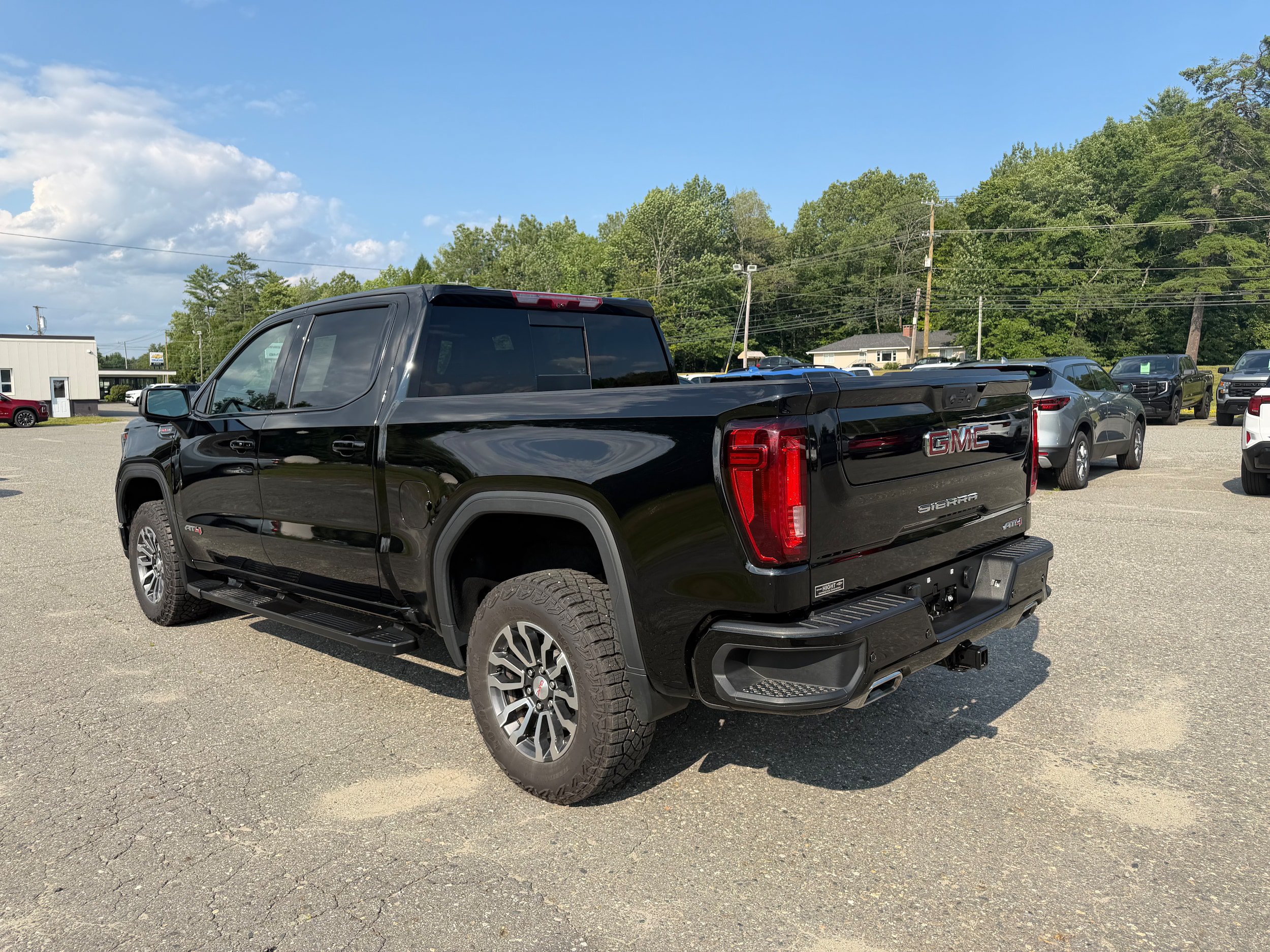 Used 2023 GMC Sierra 1500 AT4 w/ Technology Package AWD/4WD image 6