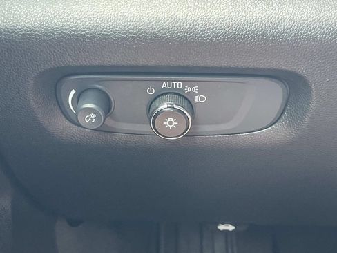 Used 2023 Chevrolet Traverse LT FWD image 27