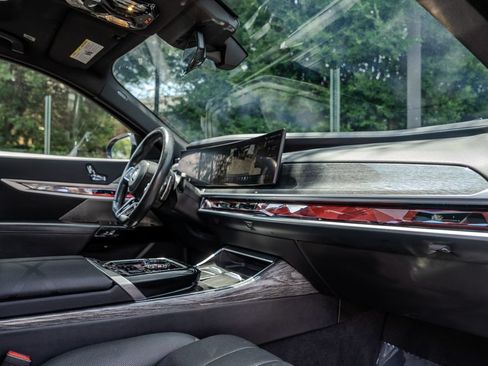 Used 2023 BMW 740i RWD image 23