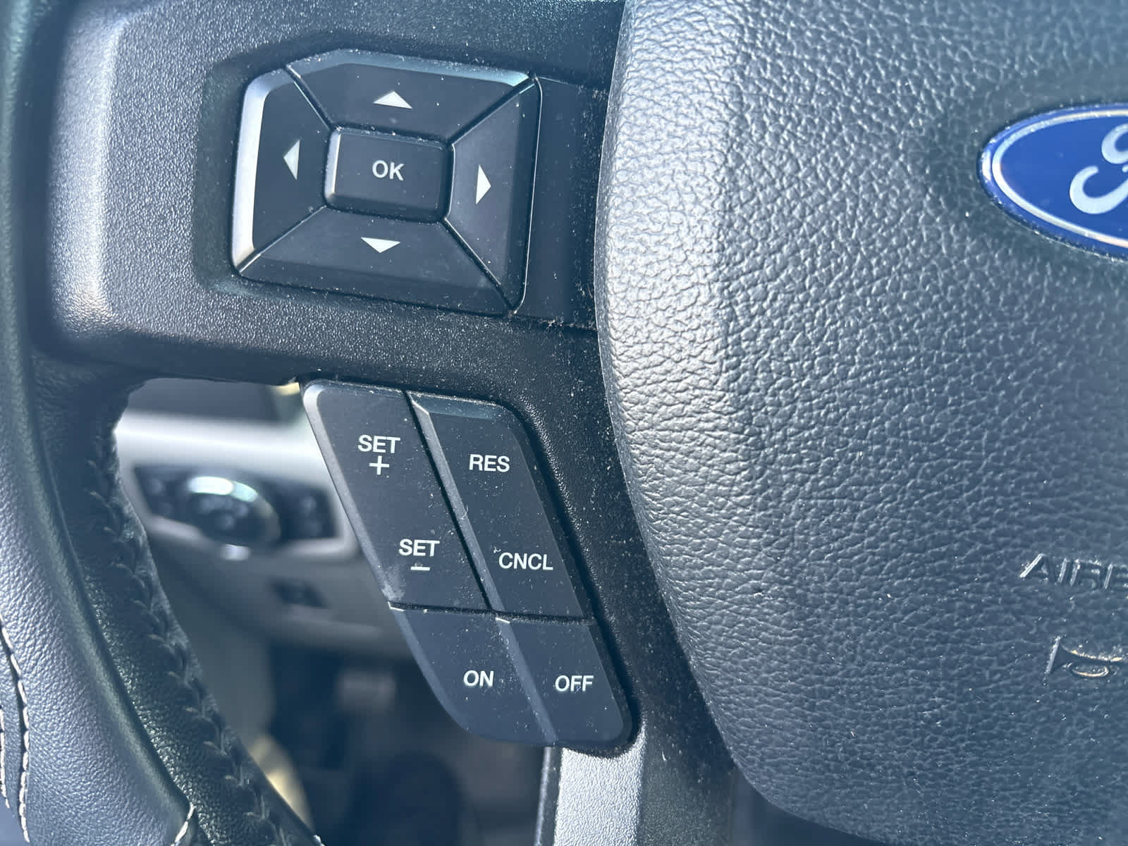 Used 2017 Ford F150 XLT w/ Equipment Group 302A Luxury AWD/4WD image 4