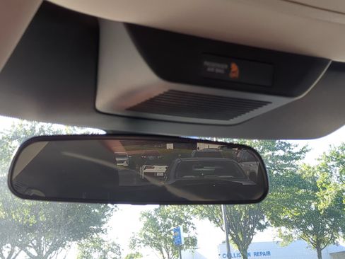 Used 2025 Nissan Pathfinder SV FWD image 26