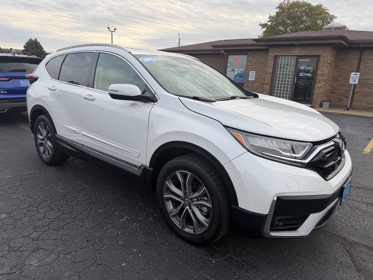 Used 2020 Honda CR-V Touring image 2