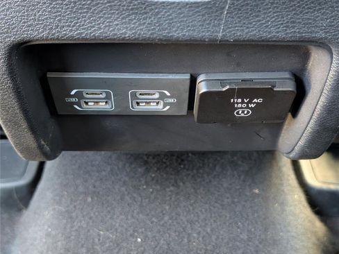 Used 2022 Jeep Cherokee Limited image 14