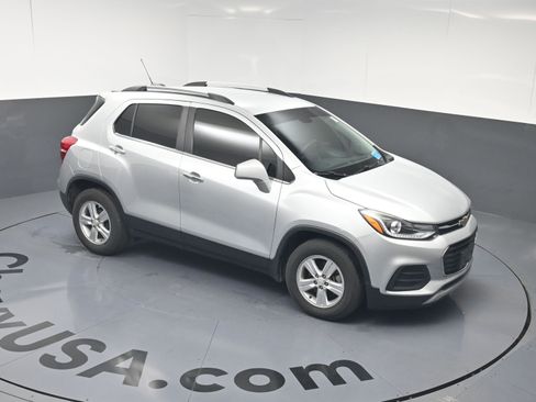 Used 2018 Chevrolet Trax LT w/ LT Convenience Package FWD image 23