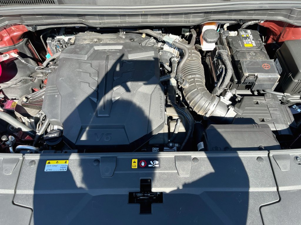 Certified 2025 Kia Carnival FWD image 10