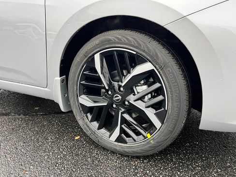 New 2025 Nissan Versa SR w/ Trunk Package image 41