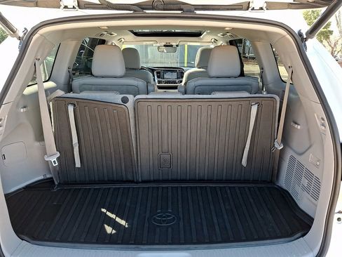 Used 2018 Toyota Highlander Limited Platinum image 29