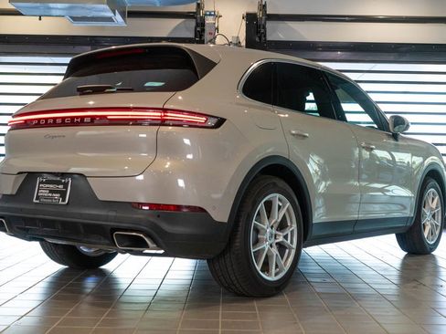 Certified 2026 Porsche Cayenne AWD/4WD image 9