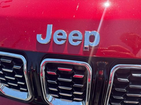 Used 2025 Jeep Compass Limited AWD/4WD image 10