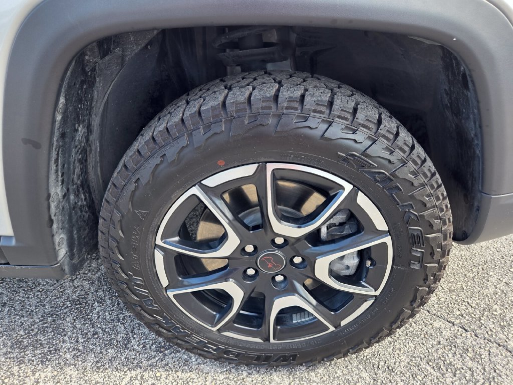 Certified 2025 Jeep Compass Trailhawk w/ Trailer Tow Group AWD/4WD image 22