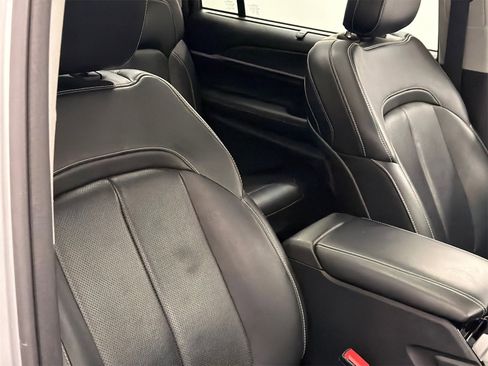 Used 2022 Jeep Grand Cherokee L Limited w/ Luxury Tech Group II image 11