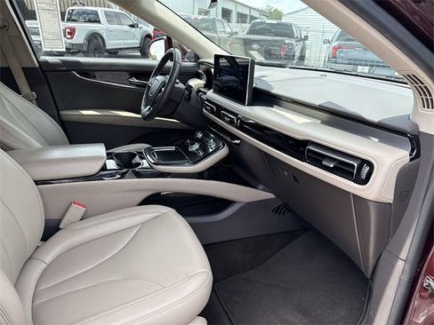 Used 2022 Lincoln Nautilus FWD image 14