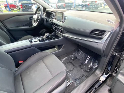 Used 2023 Nissan Rogue S AWD/4WD image 33