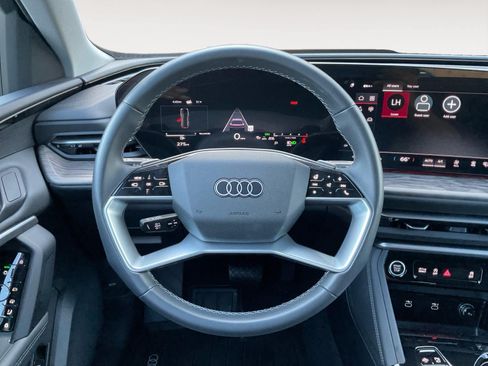 Used 2025 Audi Q5 Premium AWD/4WD image 12