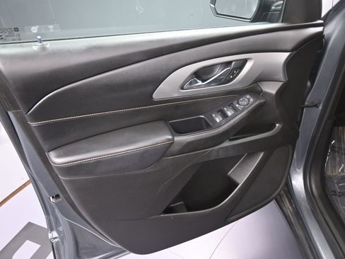 Used 2021 Chevrolet Traverse LS image 13