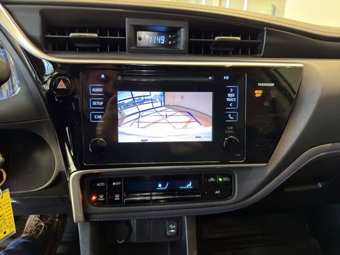 Used 2017 Toyota Corolla SE image 11