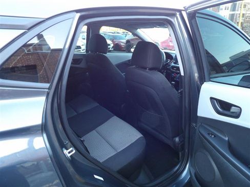 Used 2021 Hyundai Kona SE image 9