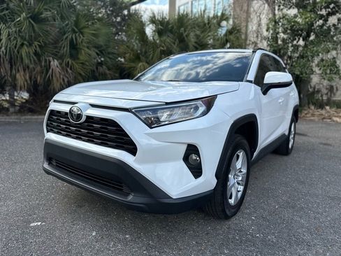 Used 2020 Toyota RAV4 XLE FWD image 1
