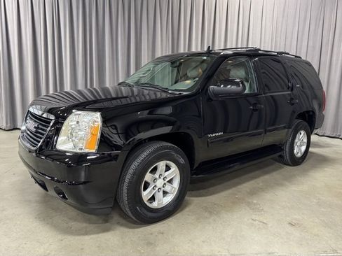 Used 2011 GMC Yukon SLT w/ SLT-2 Equipment Package image 3