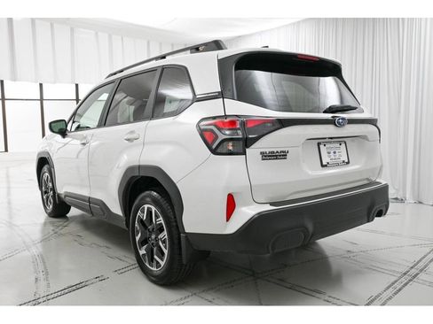 Used 2025 Subaru Forester Premium image 5