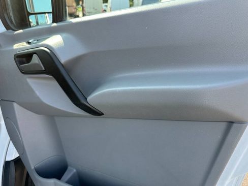 Used 2014 Mercedes-Benz Sprinter 2500 image 12