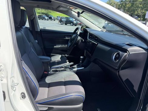Used 2018 Toyota Corolla SE w/ SE Premium Package FWD image 12