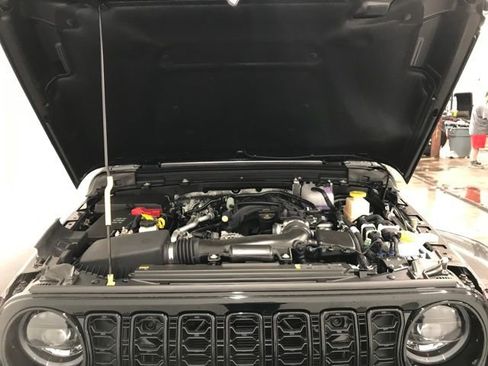 New 2025 Jeep Gladiator Willys image 40