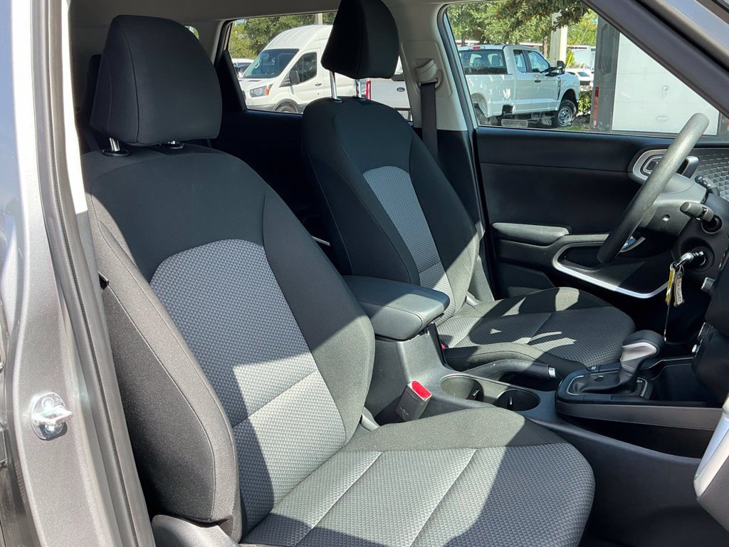 Used 2025 Kia Soul LX w/ LX Technology Package FWD image 20