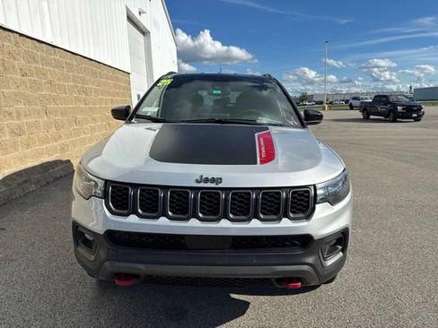 Used 2025 Jeep Compass Trailhawk AWD/4WD image 3