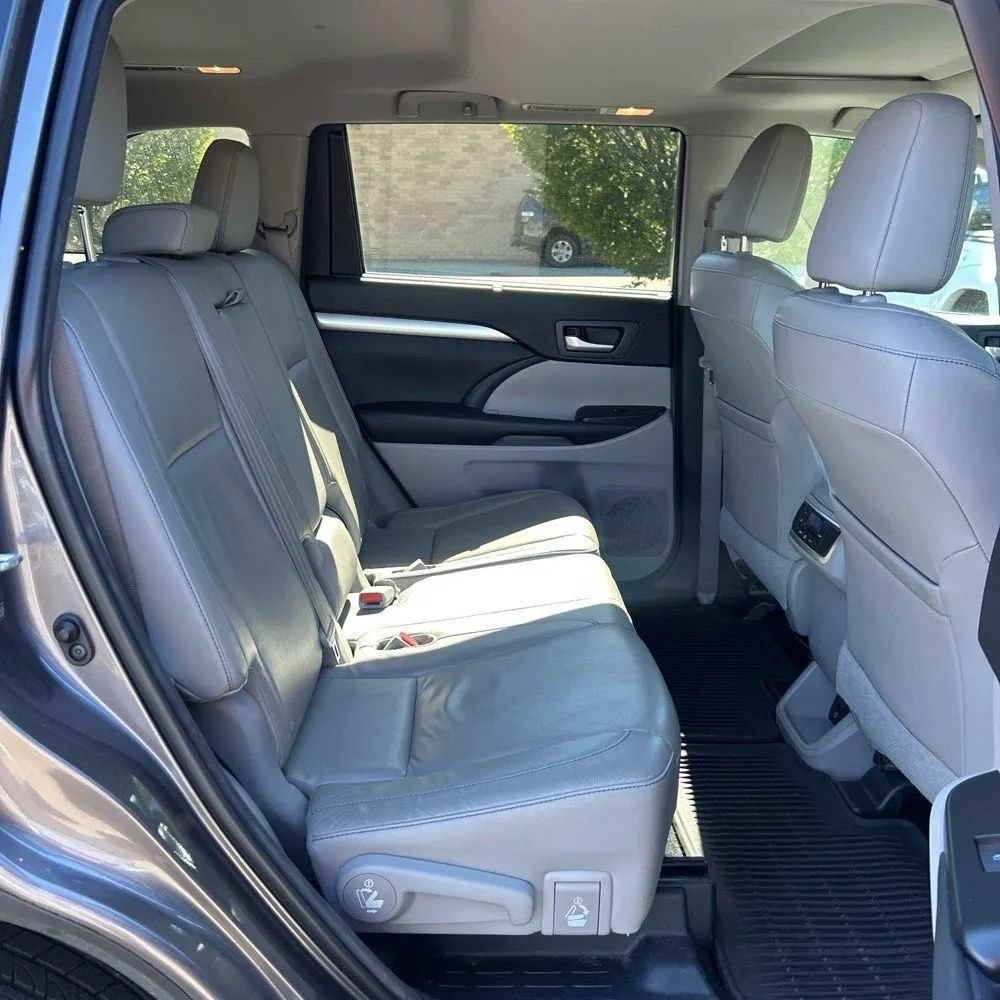 Used 2014 Toyota Highlander XLE AWD/4WD image 18