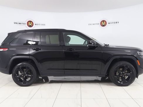 Used 2024 Jeep Grand Cherokee Altitude AWD/4WD image 2