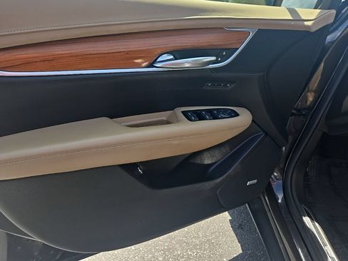 Used 2018 Cadillac XT5 Platinum w/ Driver Assist Package AWD/4WD image 9