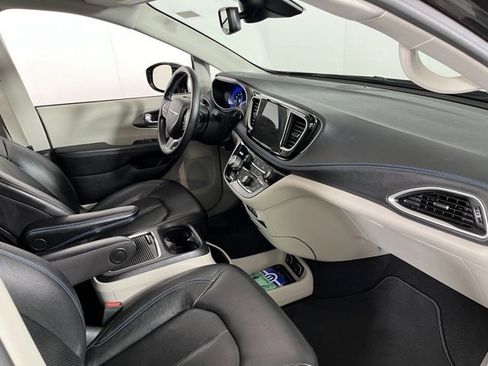 Used 2021 Chrysler Pacifica Touring-L image 43
