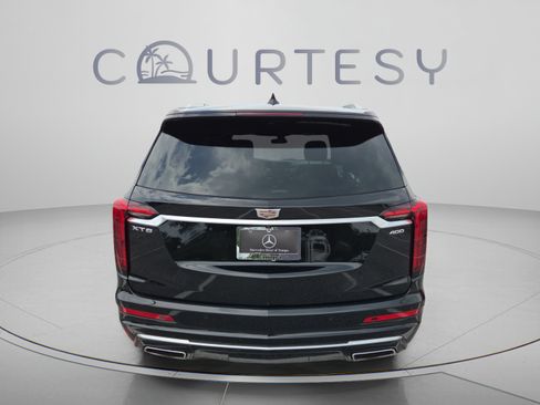 Used 2023 Cadillac XT6 Premium Luxury FWD image 4