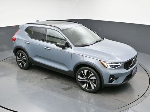 Used 2023 Volvo XC40 B5 Plus w/ Protection Package Premier image 42