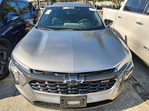 Used 2024 Chevrolet Trax RS w/ Driver Confidence Package image 2