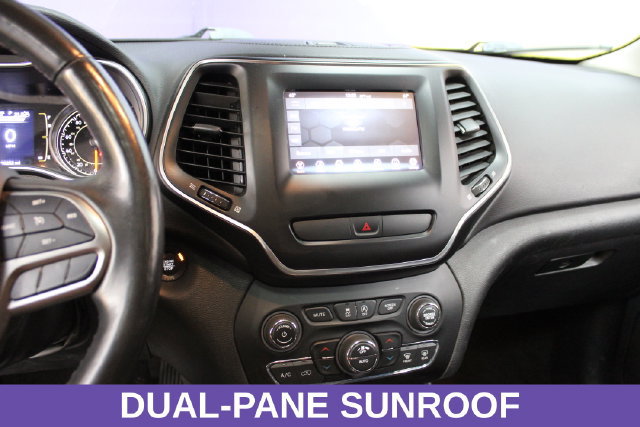 Used 2019 Jeep Cherokee Latitude w/ Comfort & Convenience Group AWD/4WD image 17